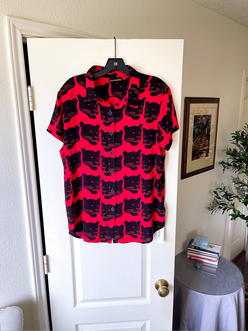 Nooworks Joyce Panther Rayon Button Down Red Black XL EUC - Picture 2 of 9